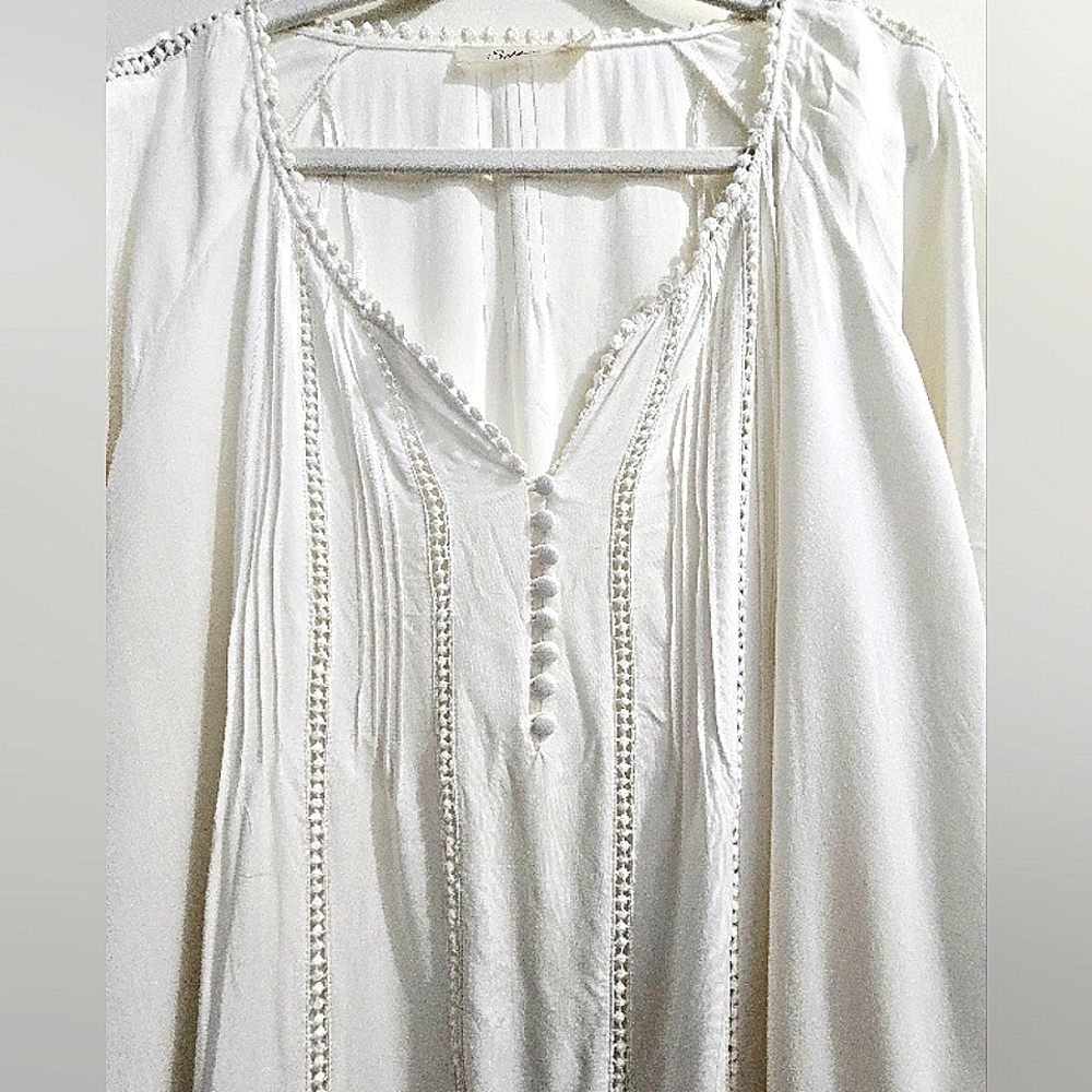 Solitaire Pure White Peasant Blouse w/Crochet Details Size 3X - Picture 10 of 11